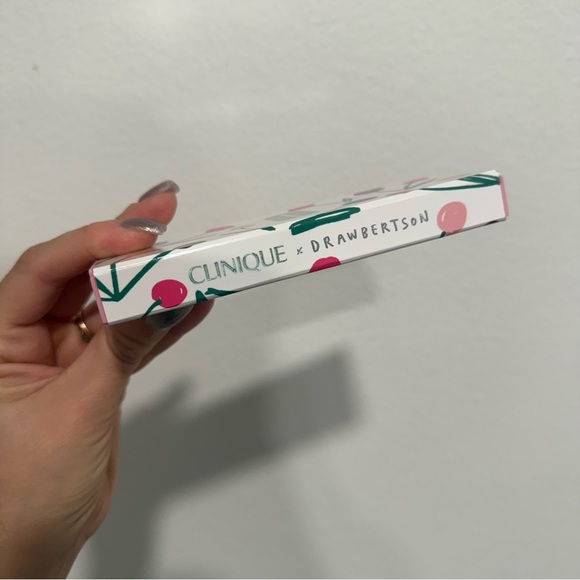 Clinique x Drawbertson Good To Glow Palette Blush & Highlighter - Picture 5 of 5